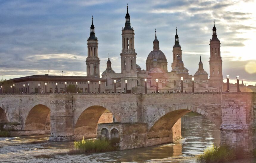 zaragoza puente de piedra