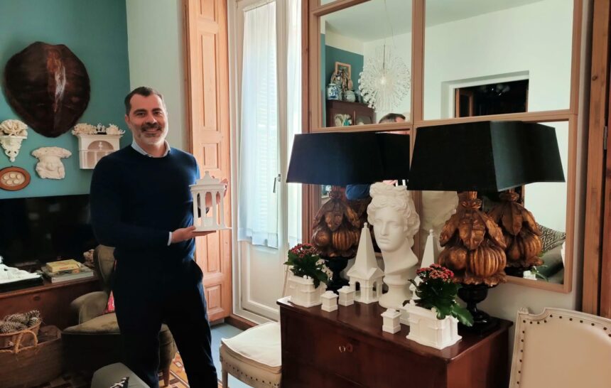 1 (2) Ecléctica y llena de antigüedades: La casa de Jesús Muñoz Tirado en el corazón del Barrio de Las Letras