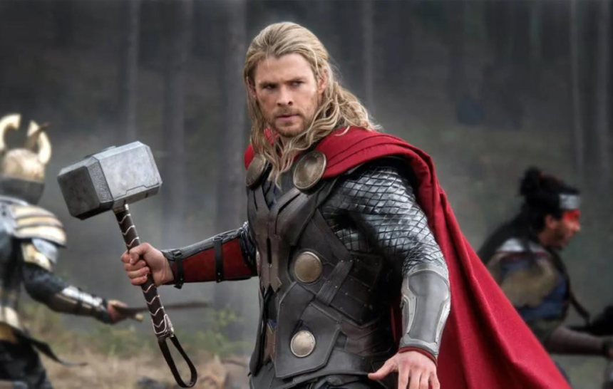 Thor y uno de sus martillos Thor y uno de sus martillos