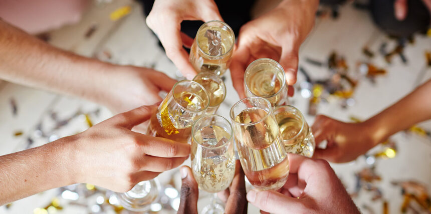 copas-de-champñán-brindando copas de champán brindando