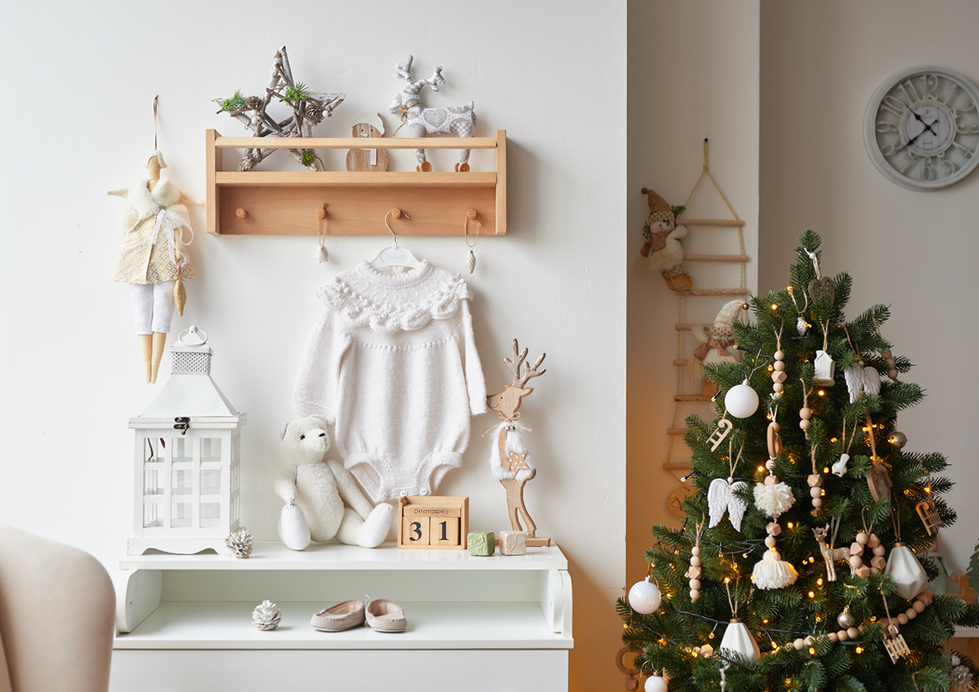 Habitación infantil decorada con motivos navideños