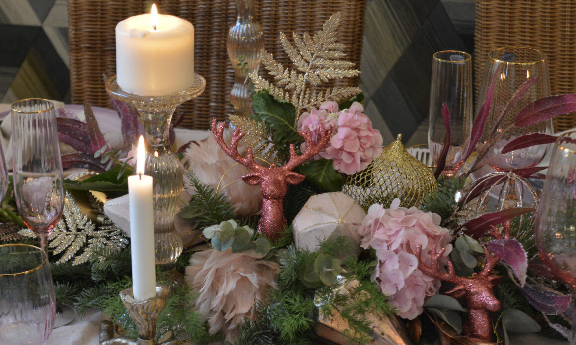 Decoración mesa navideña con velas