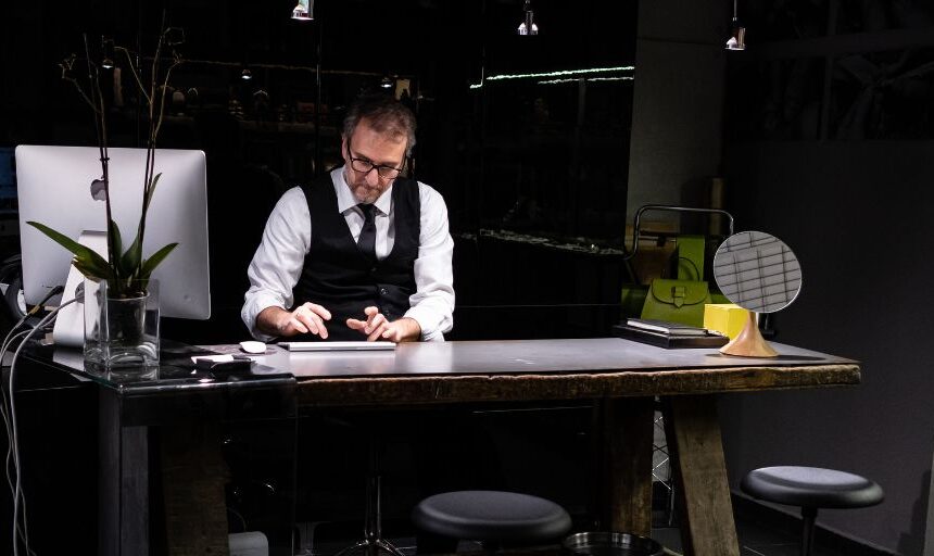 Medalla Virgen Pilar Fernando Piró La Medalla de la Hispanidad de Fernando Piró cumple 15 años: orfebrería, fe y estilo