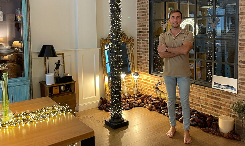 Portada_shots_Nacho2 Nacho Quintana en el salón de su casa de estilo clásico con toques modernos.